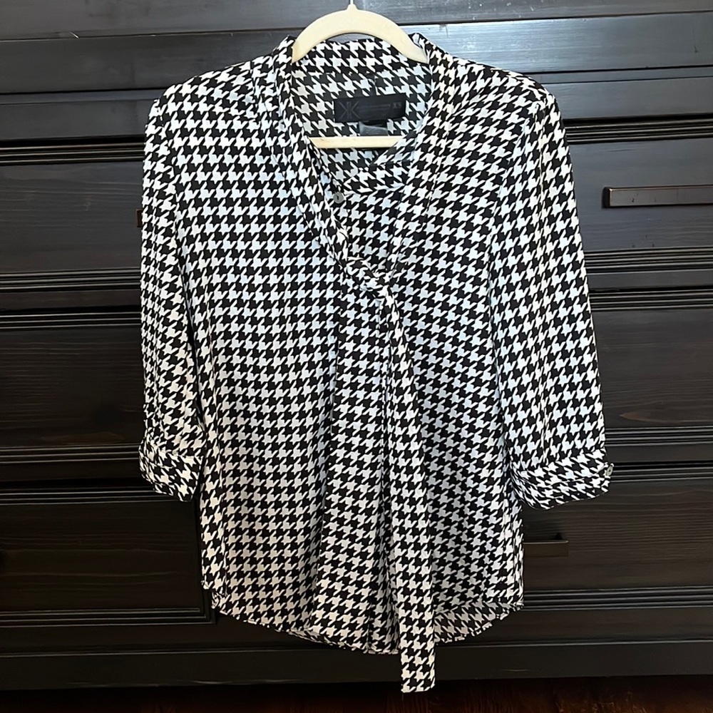 Kardashian Kollection Womens blouse. Size XS. Black and white check
